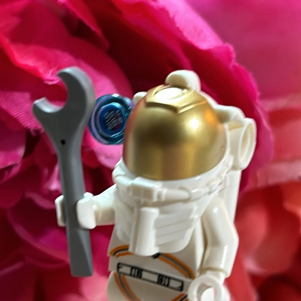 Lego City 30364 Astronaut gold face shield LEGO CITY: Space Satellite Minifig